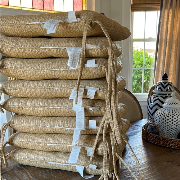 Pottery Barn (8) Woven Beige Chair Cushions
18x18 - Picture 3 of 5